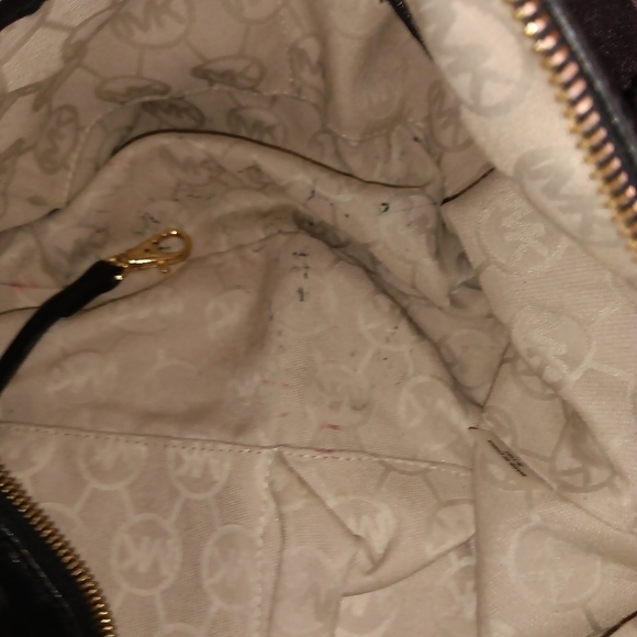 Michael Kors black w/gold hobo Bag Pre-Loved - Picture 7 of 9